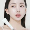 heveblue-black-yuja-bean-lifting-auto-eye-cream-15ml-model_1024x1024 HEVEBLUE Black Yuja Bean Lifting Eye Cream
